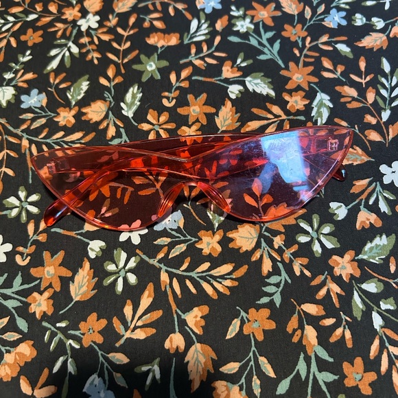 Stylish Red Sunglasses - Picture 1 of 2